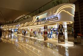China Tourism Group Duty Free (601888 CH) 2Q25 Results: Net Profit Drops 32% YoY, Target Price Raised to RMB 75.30 – Is It Time to Hold? 12
